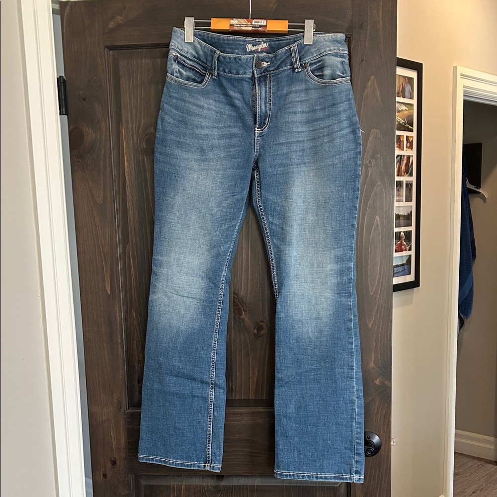 Wrangler Women’s Bootcut Jeans in Medium Blue Wash size 15x34